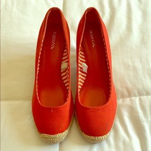 This item is a Merona edition orange heel.